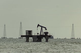 La soif de pétrole intervient dans un contexte de tensions sur les marchés, alors que l'offre mondiale de pétrole a chuté de 910'000 barils par jour. (archives)